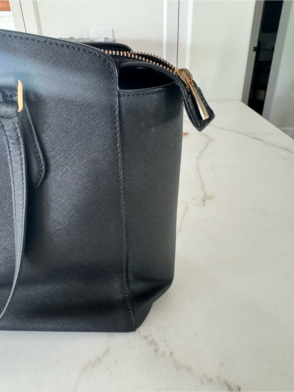 Excellent Tory Burch Black Saffiano Leather Emerson Top Zip Tote with Gold Logo - Picture 13 of 16